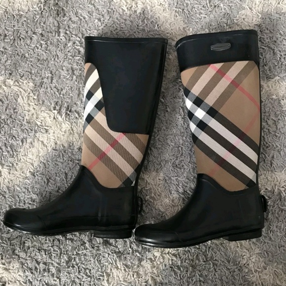 Authentic Burberry Clemence Boots - Picture 1 of 6
